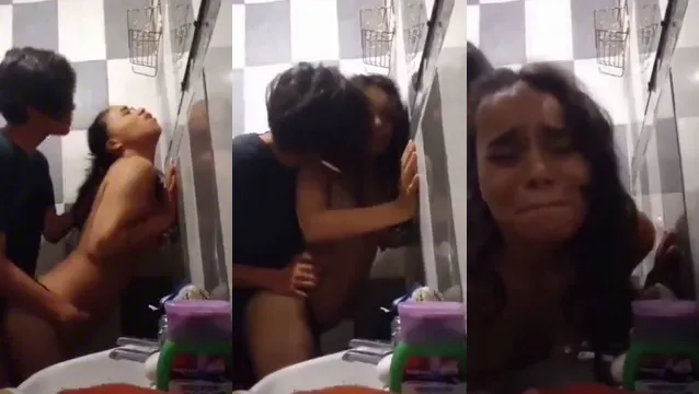 Watch Slim Desi Boyfriend Fucks Young Girl With Monster Dick In Bathroom full viral video leaked