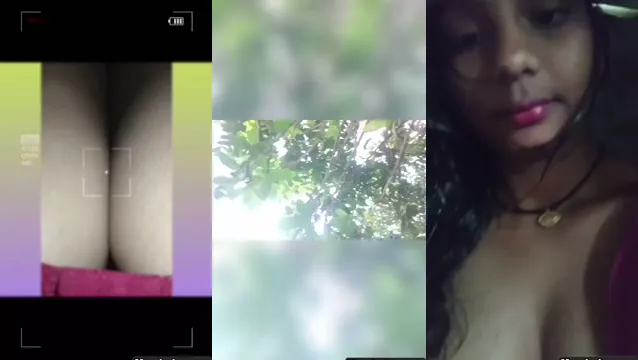 Indická Lékařská Dívka Ukáže Prsa při Videohovoru s Přítelem