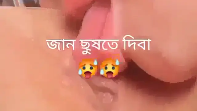 ベッドルームでの官能的なクンニリングス動画 - 彼女の舌の魔法を見る