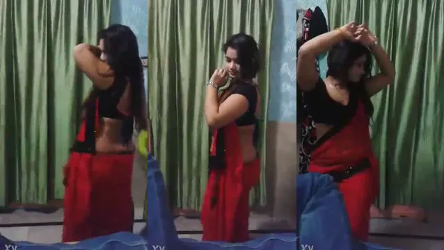 Slim Bhabhi Shakes Her Curvy Body in Seductive Hotel Room Dance