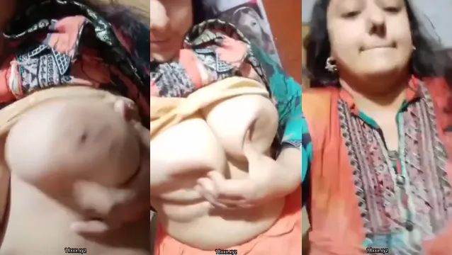 Echa un vistazo a este video ardiente de una chica desi curvilínea que muestra sus grandes y jugosos atributos con vistas detalladas de sus senos que rebotan y se balancean. El novio de la chica chubby capturó cada momento tentador en HD completo, ofreciendo una mirada exclusiva a sus curvas irresistibles.