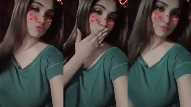 Gadis Desi Menggemaskan Payudara dan Yoni dalam Video Call Panas
