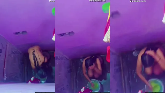 Desi-Mädchen Verführt in der Dusche mit versteckter Kamera