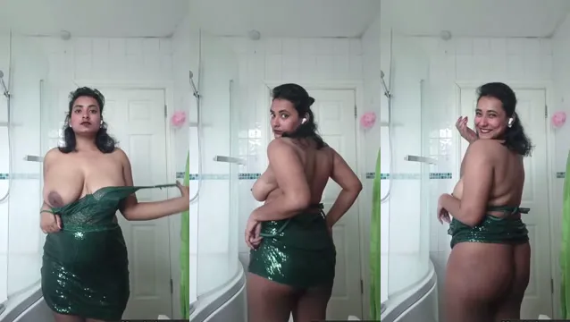 Regardez cette fille desi se déshabiller avec ses seins et son cul lors d'un appel vidéo