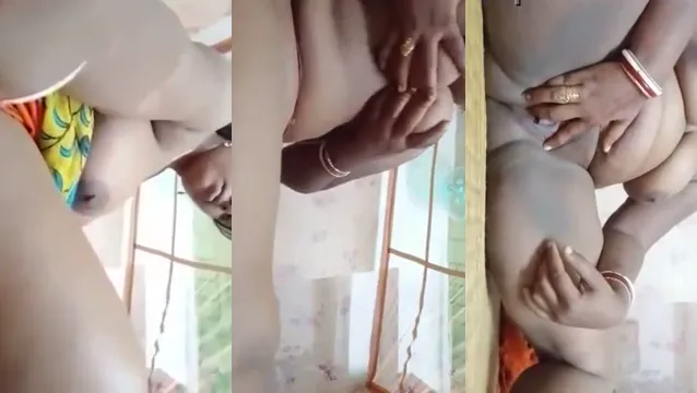 Desi Bhabhi Big Boobs Teasing Black Pussy on Cam