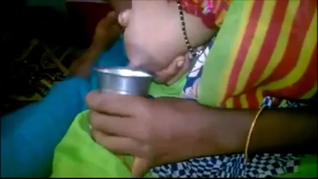 Watch Lactating Desi MILF Squirts Milk in Hot Doodhwali Session full viral video leaked
