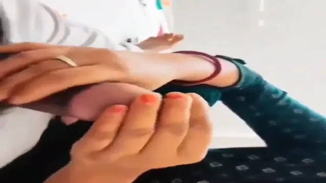 Moglie Bengalese Dà un Pompino Passionale Al Marito Prima di una Notte di Sesso Selvaggio