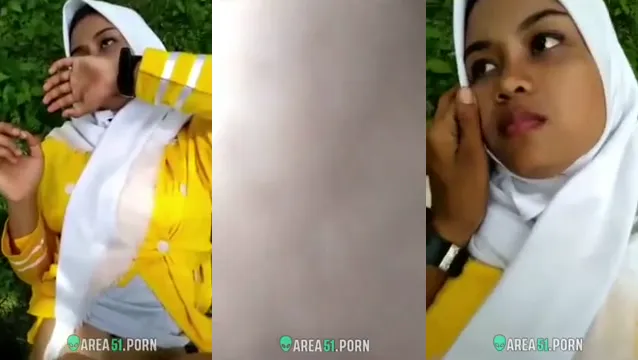 Hijabi Girl Removes Hijab for Jungle Sex with Desi Boyfriend