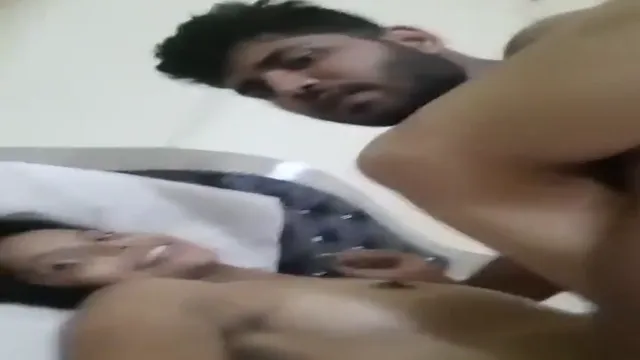 Vriendin in Hotelkamer Betrapt met Vriend