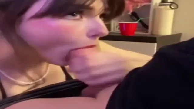 Watch Indische Schwester saugt Brüdern Schwanz wie ein Lutscher - Ein wildes Tabu-Erlebnis full viral video leaked