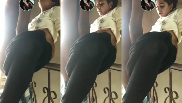 Watch Indisches Mädchen befriedigt sich auf der Bürotreppe full viral video leaked