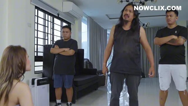 La femme philippine infidèle se fait baiser par le meilleur ami de son mari dans une trahison sauvage