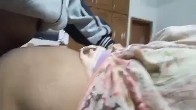 Watch Esposa madura paquistaní sorprendida en acción con su vecino full viral video leaked