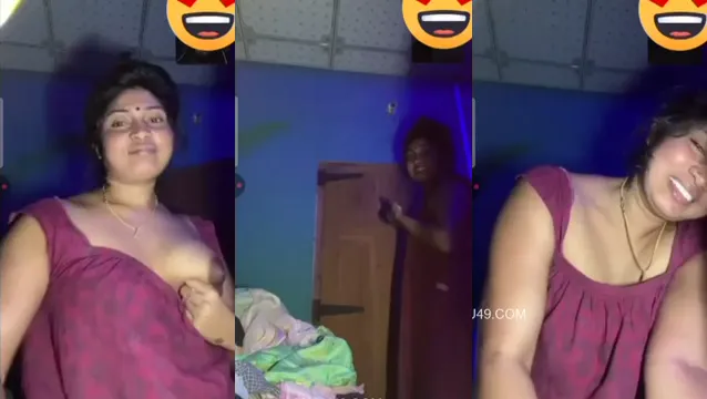 Steamy Desi Bhabhi Strips Nude in Leaked Video