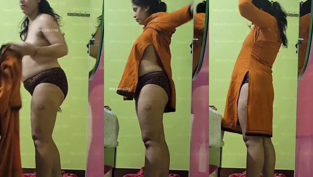 Watch Płomienna Indyjska MILF Złapana na Changesze Ubioru w Tajnym Nagraniu full viral video leaked