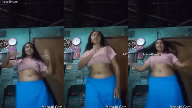 Watch Desi Girl Boldly Flashes Her Boobs and Pussy in Public Tease full viral video leaked