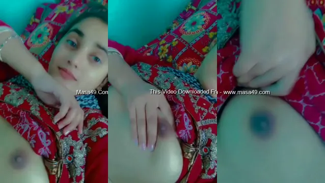 Garota Desi Mostra Seios no Quarto do Hotel - Vídeo HD