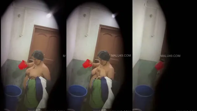 Watch Bhabhi's Sizzling Shower Stripped Down full viral video leaked