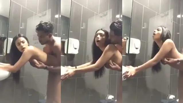 Desi Girlfriend Gets Pounded on Washbasin in Steamy Bathroom Scene