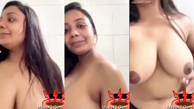 Desi Girl Flashes Her Naked Body in Public - Leaked Sex Video