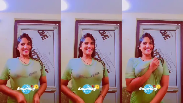 Desi Girl Flashes Her Tits in Leaked Video - Boobs On Display