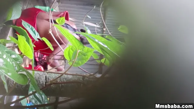 Watch বাংলাদেশী ভাবীকে ব্যাথরুমে নগ্ন অবস্থায় ক্যামেরায় ধরা পড়ে full viral video leaked