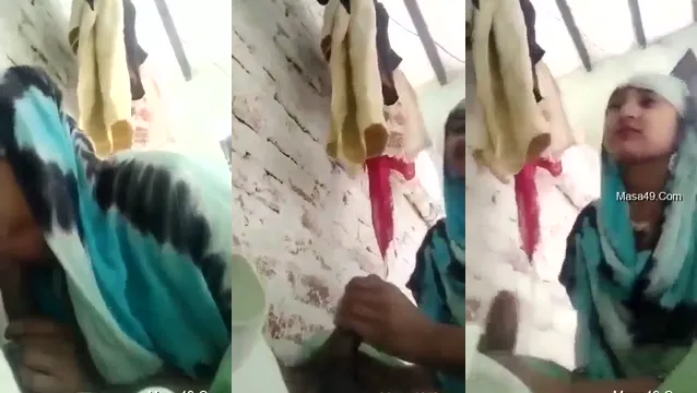 Desi Girl Gives Lover Wild Outdoor Blowjob in Secluded Alley