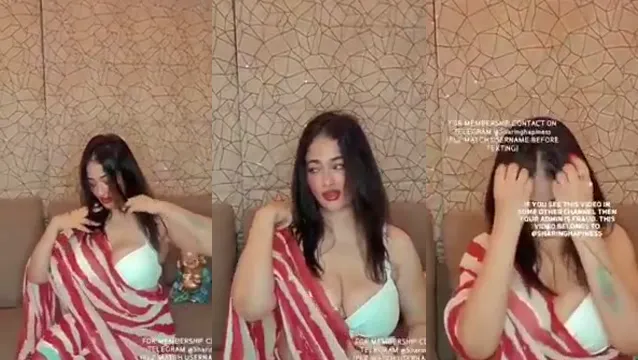 Kiran Rathore visar allt Live och sprider breda sig för kameran