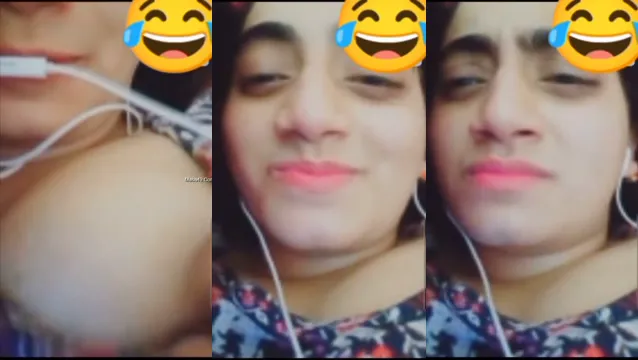 Desi Cutie Fry99 Flashes Her Boobs on a Private Video Chat