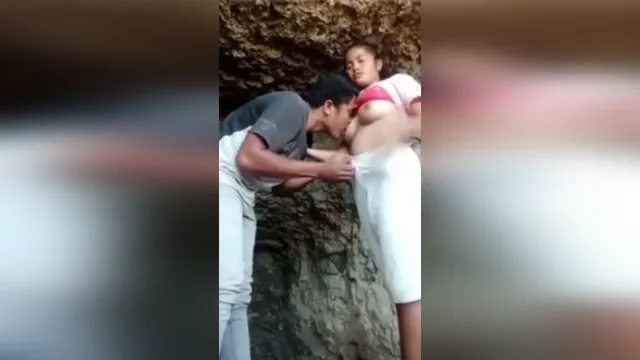 Watch Desi Village Girl and Boy Have Wild Jungle Sex in Bengali full viral video leaked