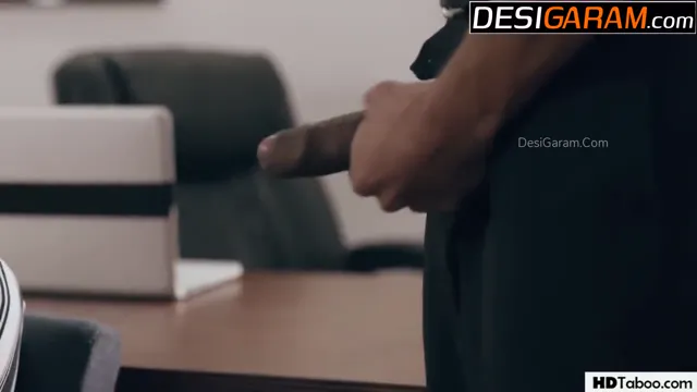 Fuga del Papel de Médico Paciente Desi Durante una Sesión de Terapia Privada