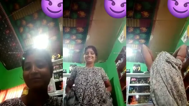 Desi Bhabhi Boldly Flashes Her Boobs in Viral Nude Video