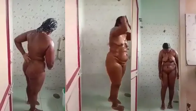 Watch بابا الهندية الكبيرة والمليئة بالثغور تتغسل عارية في كاميرا زوجها المخفية full viral video leaked