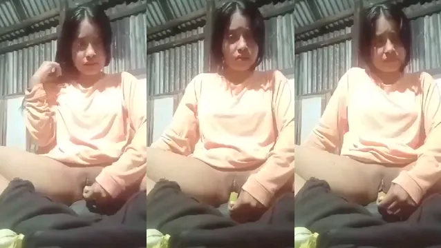Watch This Bangladeshi Girl Lick Her Pussy in a Viral XXX MMS Leak