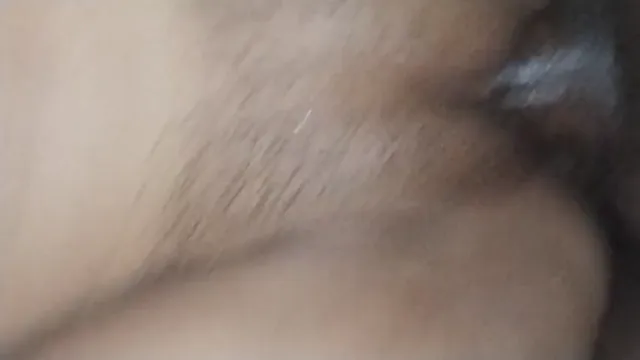 Manu Yadav Lurar in en Desi Byflicka till Hotellrummet med Loj av Arbete