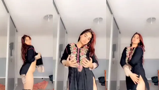 Watch Pakistani Cutie Flashes Perky Boobs and Wet Pussy for Desi BF in Viral Video full viral video leaked