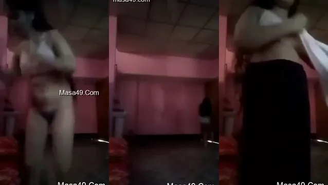 Desi Girl Flashes Nude Body in Wild Public Sex Scandal Video