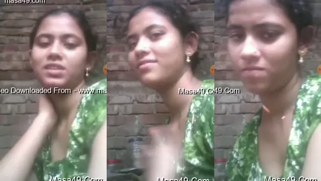 Desi Girl Boldly Flashes Her Boobs and Pussy in Public