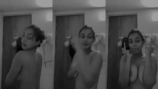 Desi Shy Girl Boobs Show - শাই দেশি গার্লের বুবস দেখুন