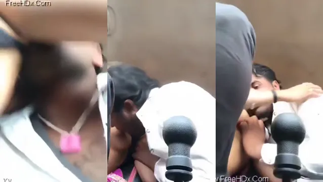 Desi-Fahrer geht wild auf Sexy Girls saftige Brüste im fahrenden Auto