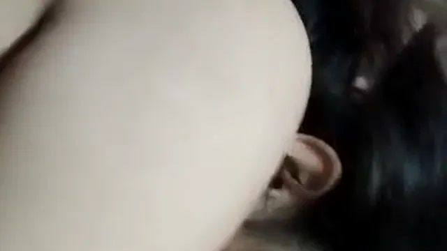 Watch Esposa Desi le da a su esposo una mamada ardiente en su video MMS erótico full viral video leaked