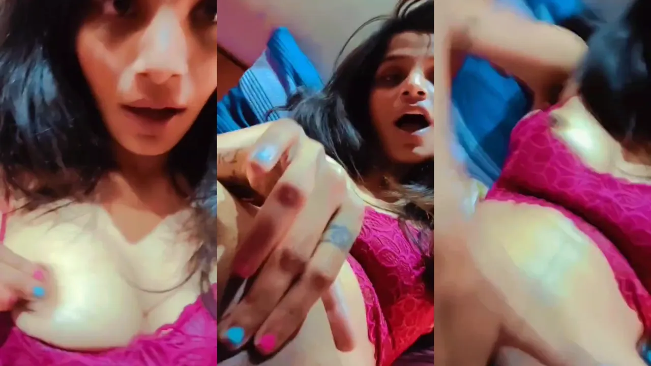Watch Sucking Her Own Tits While Fingering Herself full viral video leaked