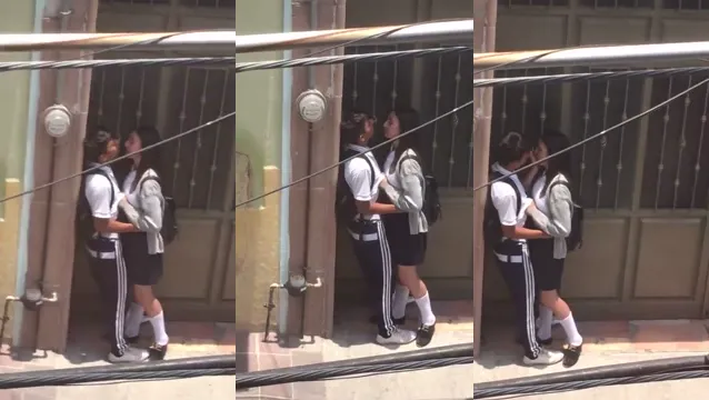 Watch Wild College Girl Gives Roadside Handjob and Licks Cum Sensually full viral video leaked