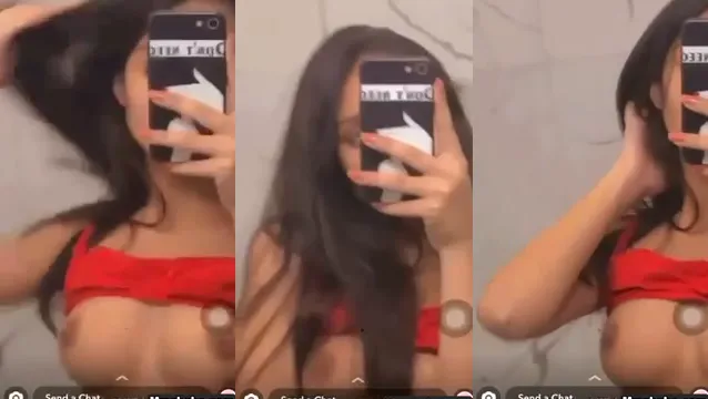 Läckta video En söt desi-flicka provocerar med sina bröst medan hon tittar på grannarna som har sex