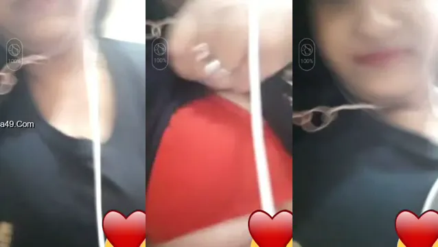 Bold Bhabhi Flashes Her Boobs in Public with Confidence