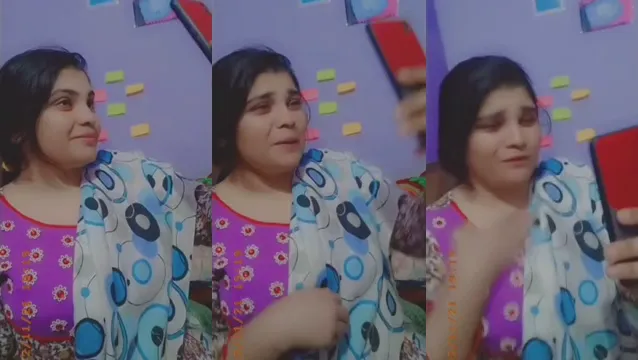 Watch Desi Babe Squeezes Her Juicy Melons in Part 2 Leaked Footage full viral video leaked