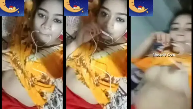 Watch Desi Girl Flashes Boobs on Video Call in Shocking Public Show full viral video leaked