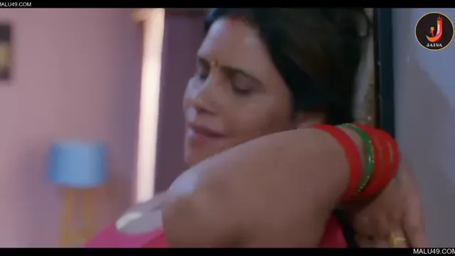 Indian Girl Screams as Boyfriend Fucks Her Tight Pussy