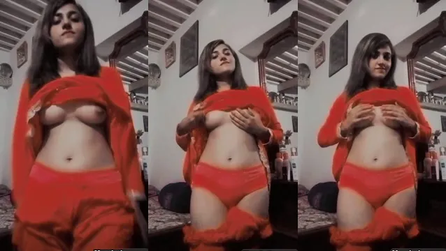Pakistani Girl Boobs and Pussy Exposed in Bathroom Clip