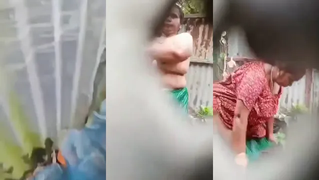 Watch Desi Bhabhi Ka Gopal Snaan - Chhupa Kamaera Se Pakiya full viral video leaked